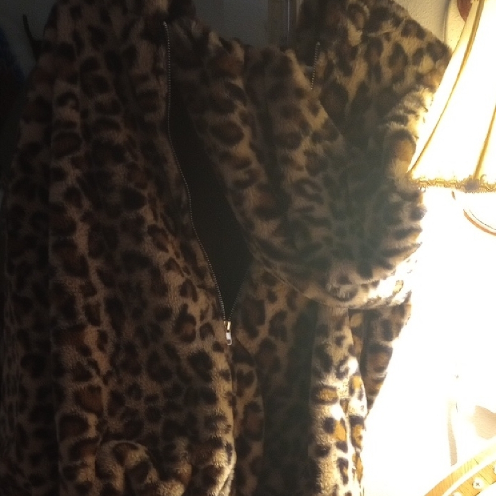 Super Soft Leopard Print Jacket - image 4